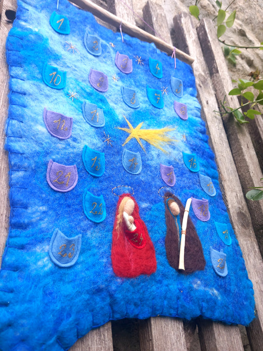 Vlněný adventní kalendář "Velký tmavomodrý"